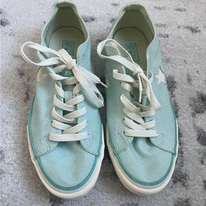 Gently Used Converse One Star Low Tops Size 9/40